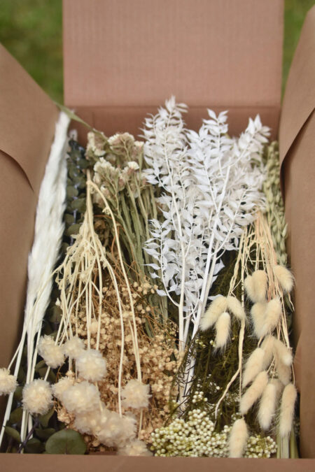 Ivory dried-flower DIY bouquet box