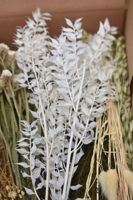 Ivory dried-flower DIY bouquet box